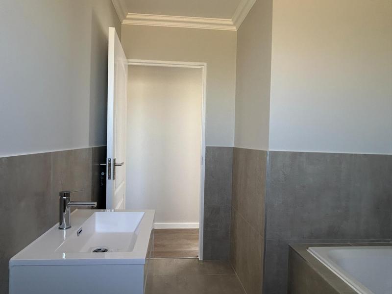 To Let 2 Bedroom Property for Rent in Sunningdale Western Cape